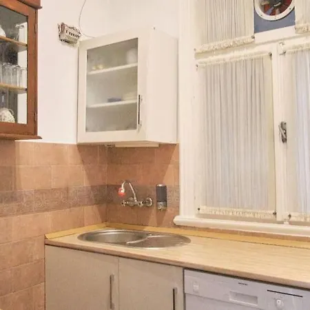An Elegant 2 Bedroom With Stunning View Apartment *