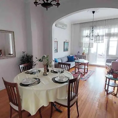 Apartment An Elegant 2 Bedroom With Stunning View Istanbul
