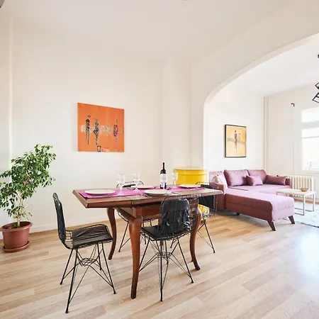 Appartement Apartment-large Balcony With View